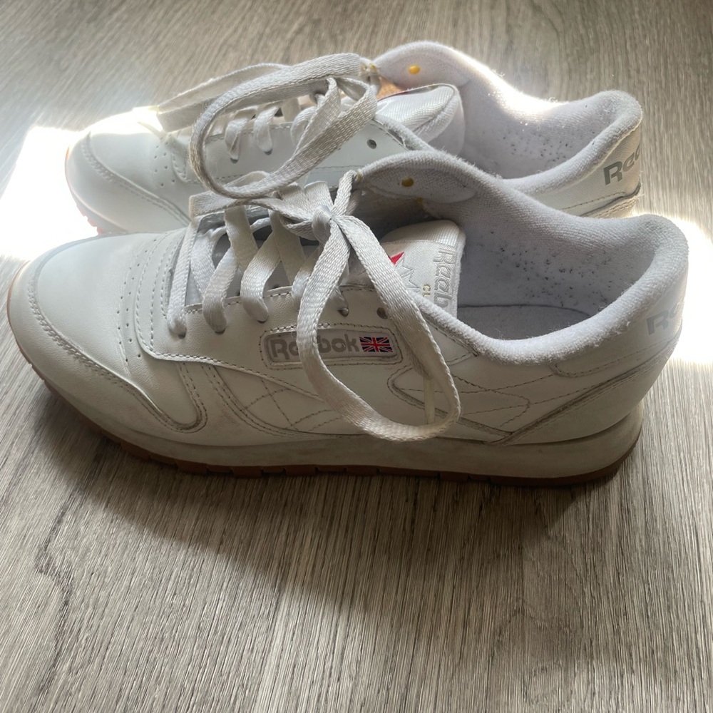 reebok classic leather shoes - white with gum sole - women's 7